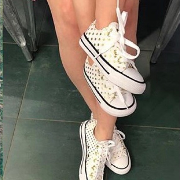 Bright white converse with gold polka dots 🐰 - Picture 2 of 6